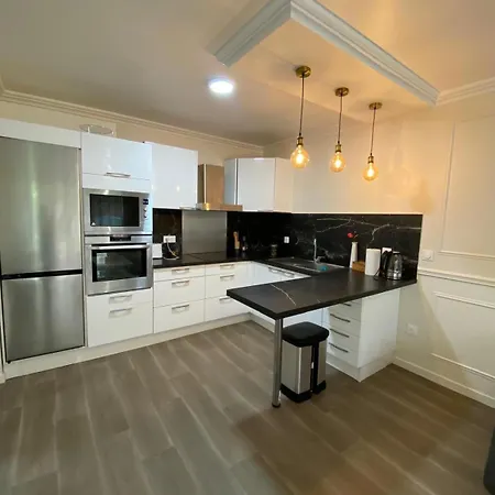 2 Bedroom With Garden Apartment *